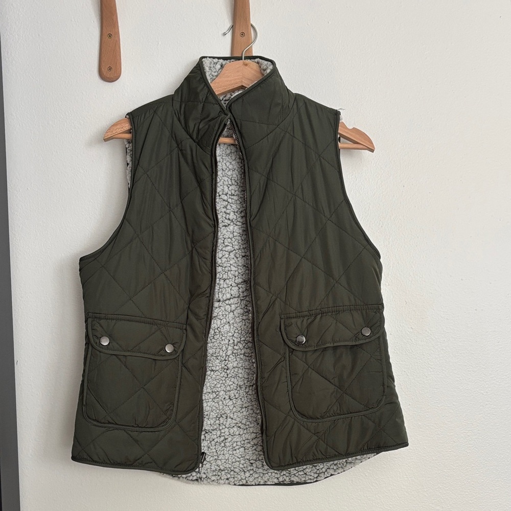 Francesca's Collections Dark Green Quilted Vest